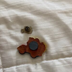 Vintage Colombian car “chiva” Shaped Pin and magnet